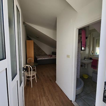 Apartmani Sole ヴィス 部屋 写真