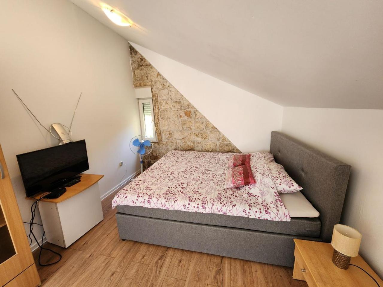 Apartmani Sole ヴィス エクステリア 写真