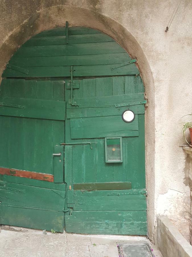 Apartmani Sole ヴィス エクステリア 写真