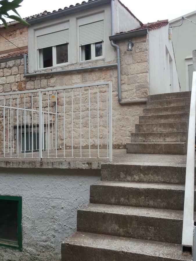 Apartmani Sole ヴィス エクステリア 写真