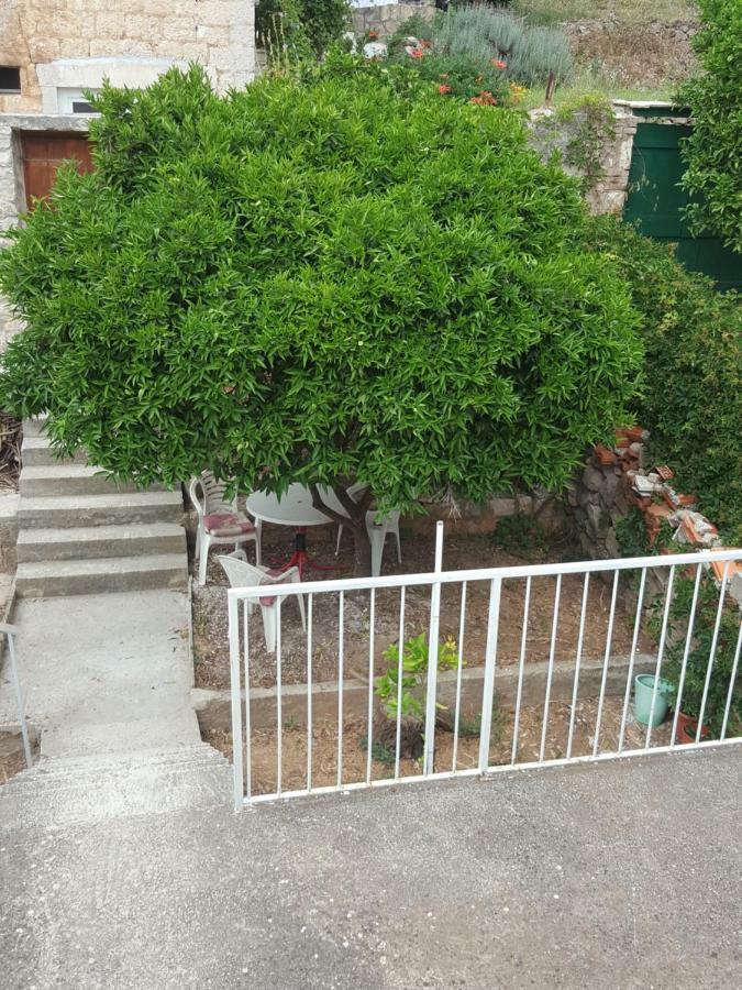 Apartmani Sole ヴィス エクステリア 写真